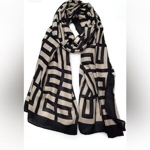 Geometric Black and Tan Scarf